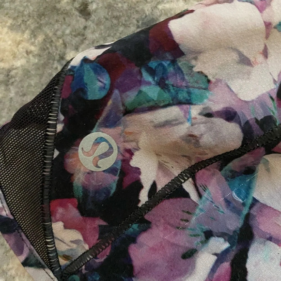 Lululemon Hotty Hot Shorts, Utopia Multi, SZ 4 - Picture 4 of 4